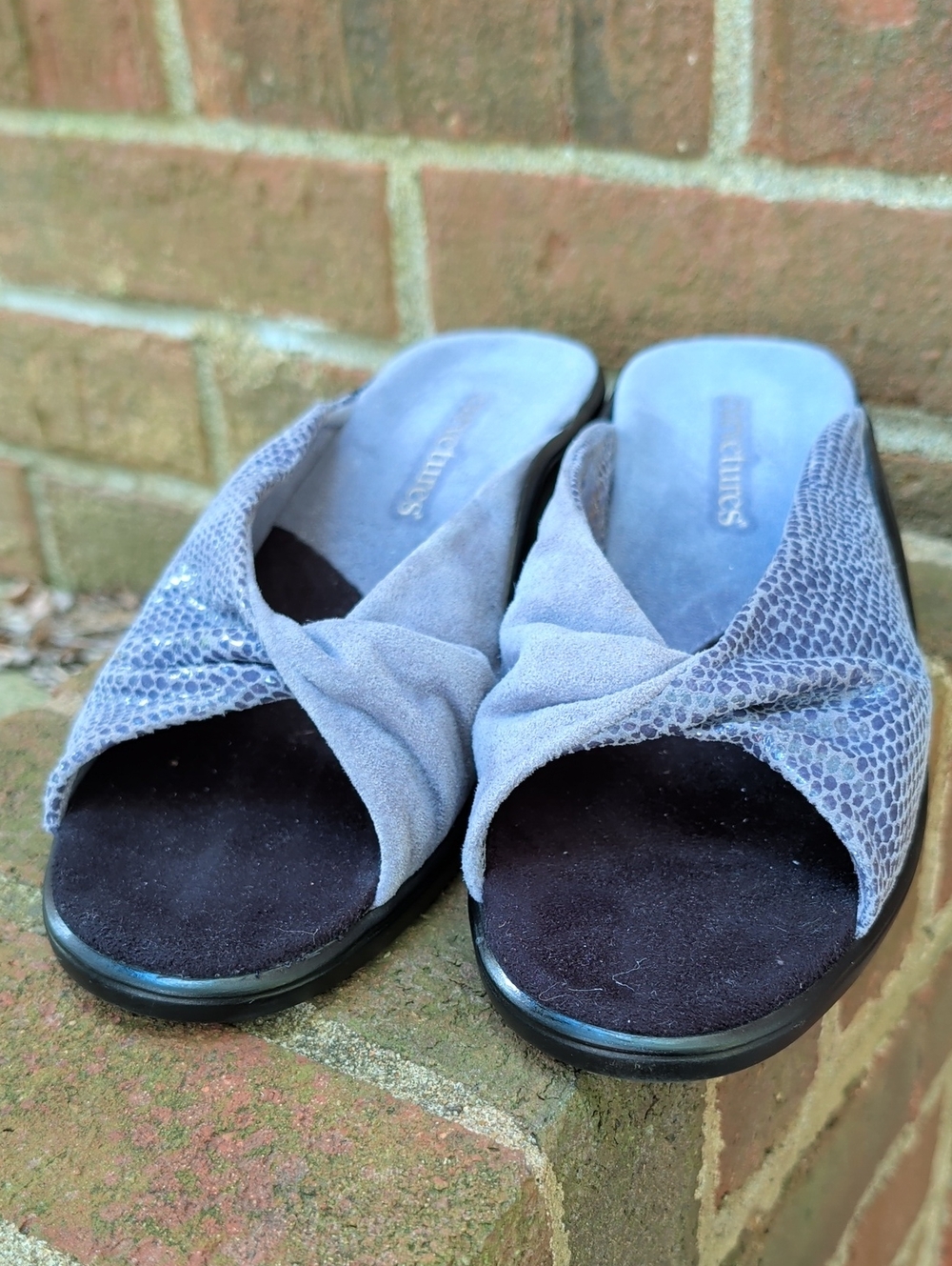Curvetures Lilac Leather Embossed and Suede Cross‑Band Slide Sandals Size 8.5